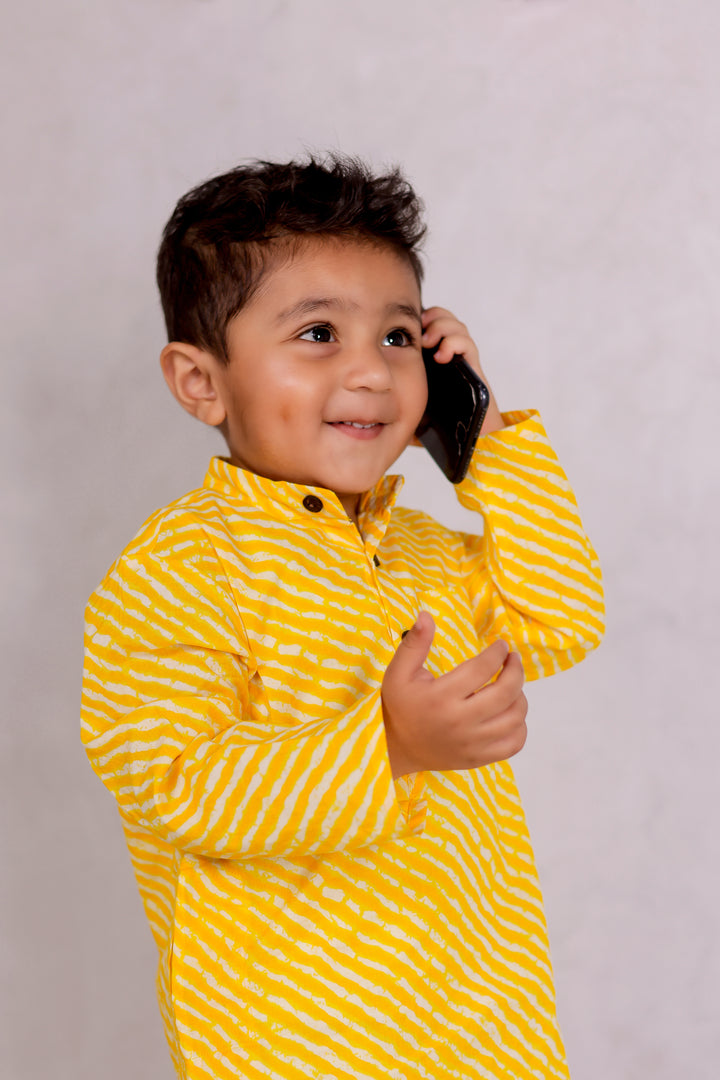 BOYS YELLOW LEHERIYA KURTA WITH PAJAMA (SET OF 2)