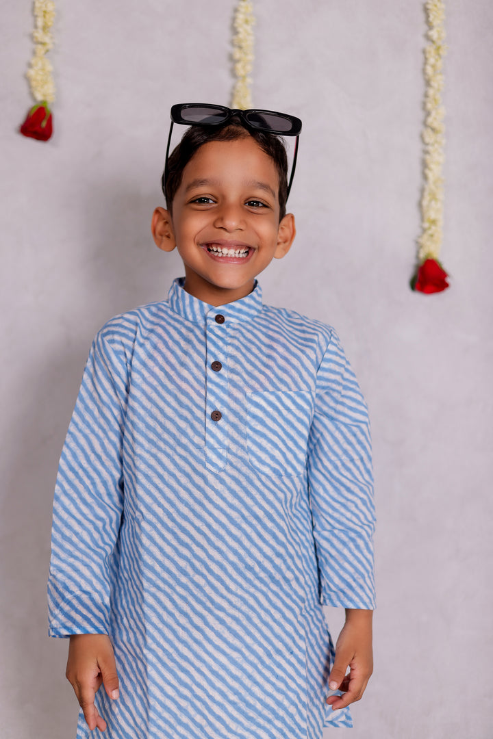 BOYS BLUE LEHERIYA KURTA WITH PAJAMA (SET OF 2)