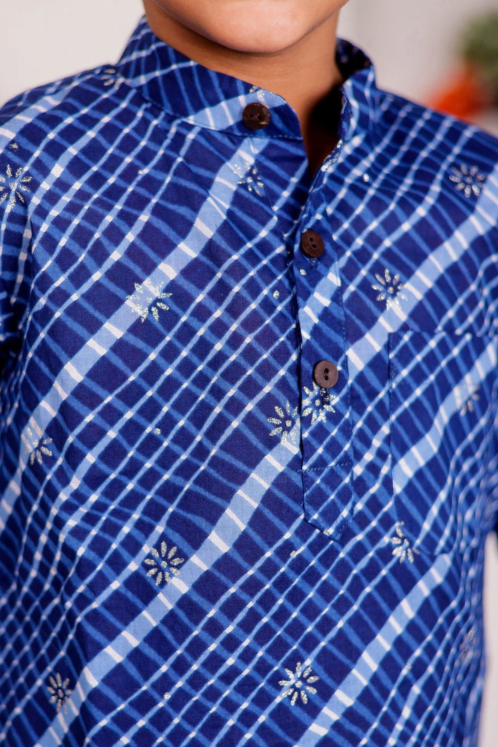 BOYS NAVY BLUE LEHERIYA KURTA WITH PAJAMA (SET OF 2)