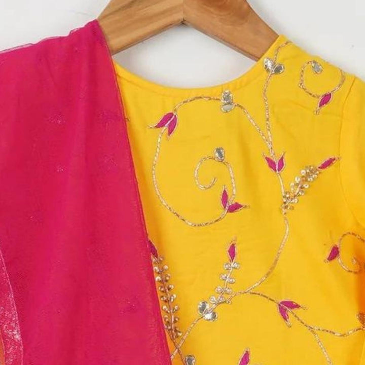 GIRLS YELLOW HAND WORK KURTI WITH YELLOW FLORAL LEHENGA  AND DUPATTA (SET OF 3)