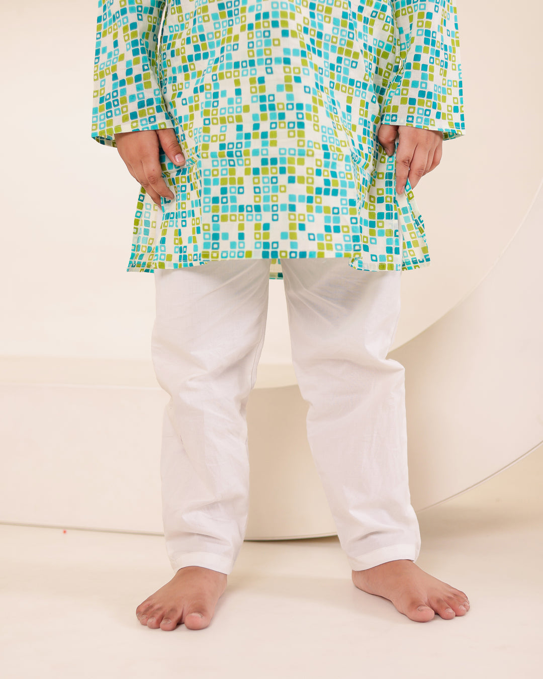 Boys Geometric Print Kurta Pyjama Set (Set of 2)