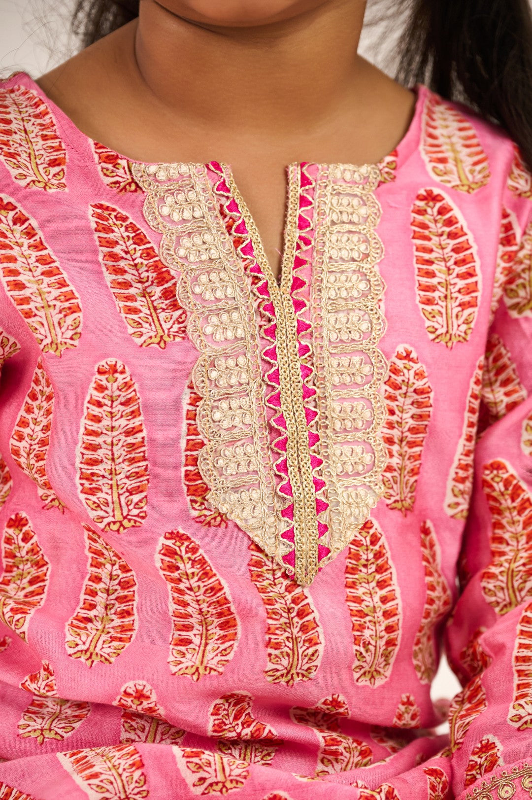 GIRLS PINK BUTI HANDBLOCK CHANDERI KURTI WITH FLORAL COTTON SHARARA AND DUPATTA (SET OF 3)