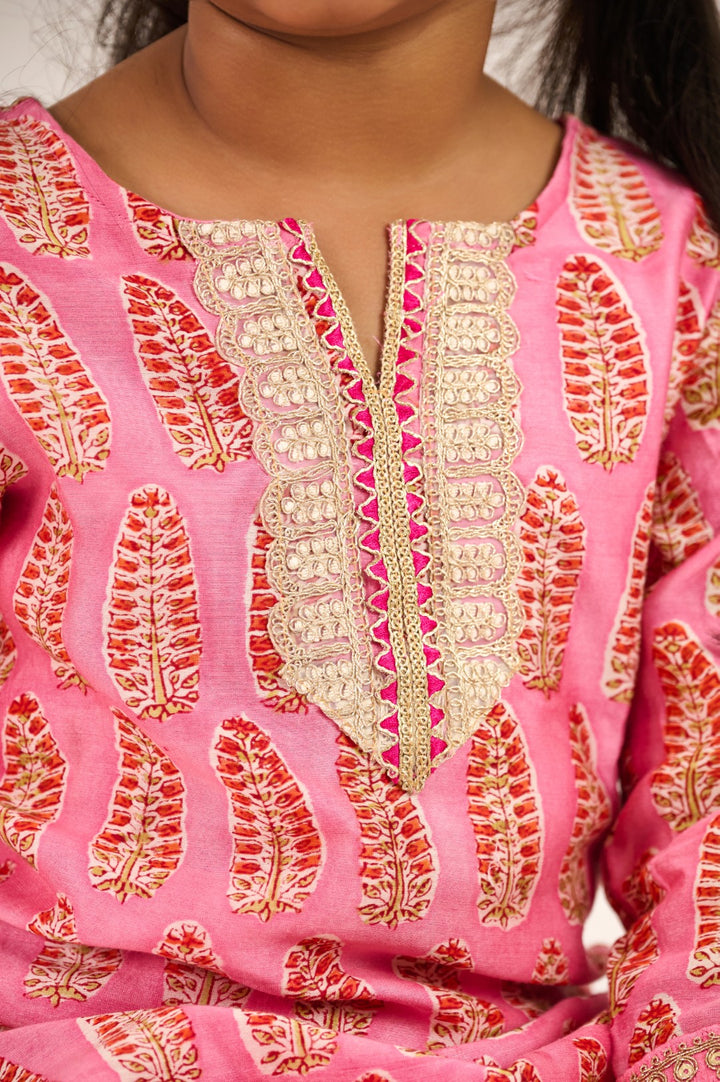 GIRLS PINK BUTI HANDBLOCK CHANDERI KURTI WITH FLORAL COTTON SHARARA AND DUPATTA (SET OF 3)