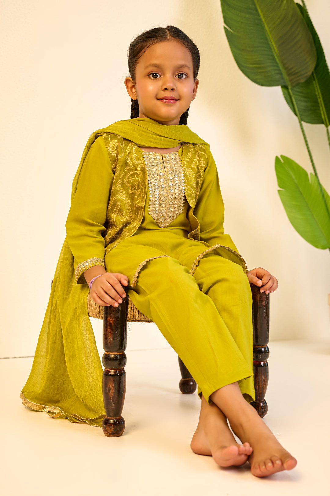 GIRLS GREEN MUSLIN KURTI PANT WITH SHORT JACKET AND DUPATTA (SET OF 3)
