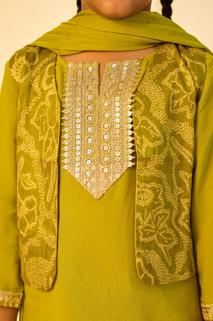 GIRLS GREEN MUSLIN KURTI PANT WITH SHORT JACKET AND DUPATTA (SET OF 3)